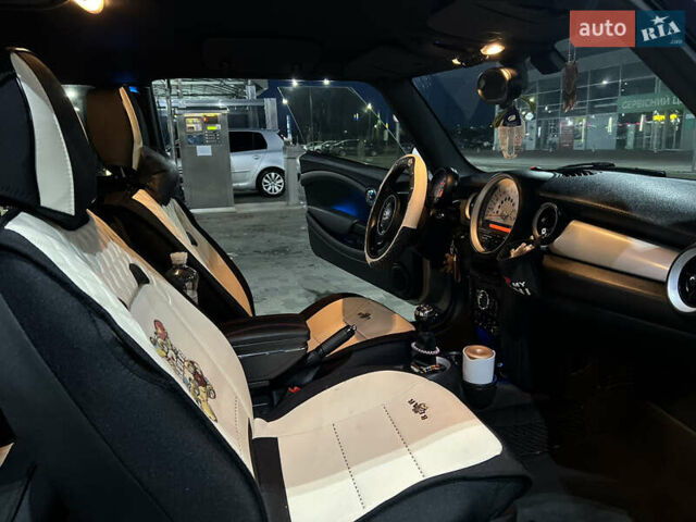 Белый Мини Купер, объемом двигателя 1.6 л и пробегом 266 тыс. км за 9900 $, фото 10 на Automoto.ua