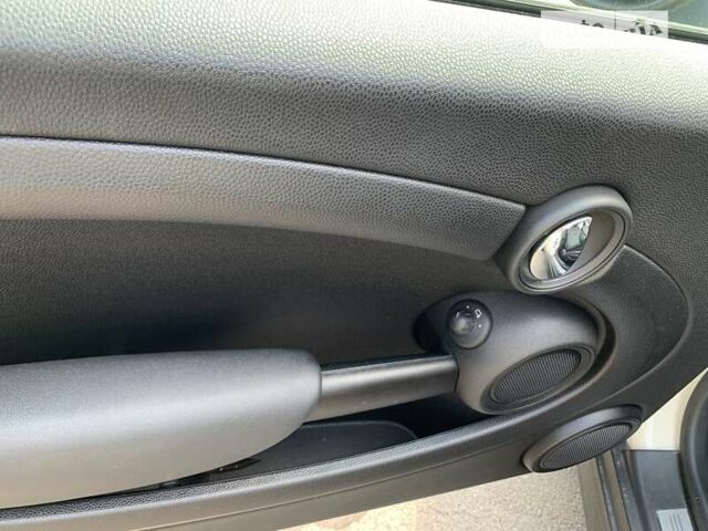 Белый Мини Купер, объемом двигателя 1.6 л и пробегом 99 тыс. км за 6700 $, фото 2 на Automoto.ua