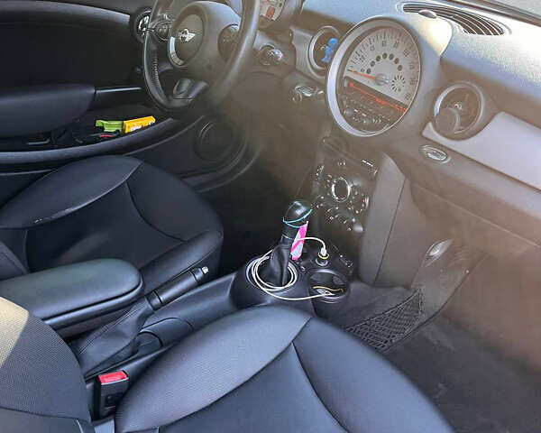 Міні Cooper 2013 у Києві на Automoto.ua Білий Міні Cooper, об'ємом двигуна 1.6 л та пробігом 174 тис. км за 7400 $, фото 14 на Automoto.ua