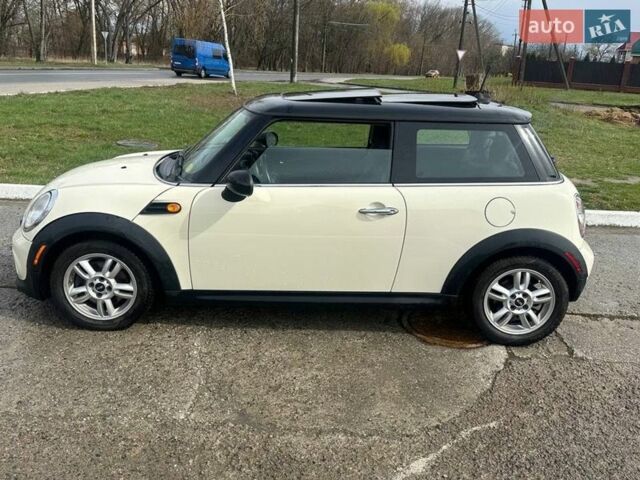 Белый Мини Купер, объемом двигателя 1.6 л и пробегом 83 тыс. км за 7800 $, фото 6 на Automoto.ua