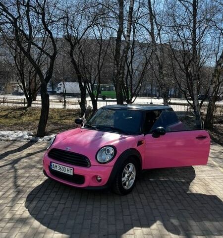 Білий Міні Cooper, об'ємом двигуна 1.6 л та пробігом 230 тис. км за 7399 $, фото 3 на Automoto.ua
