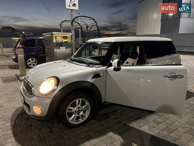 Белый Мини Купер, объемом двигателя 1.6 л и пробегом 266 тыс. км за 9900 $, фото 2 на Automoto.ua