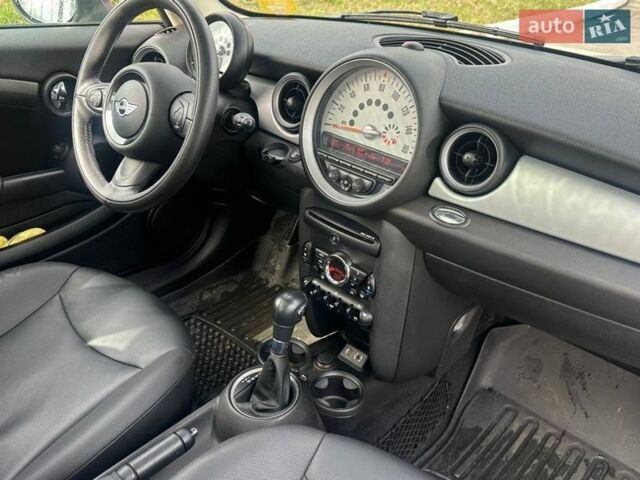 Белый Мини Купер, объемом двигателя 1.6 л и пробегом 83 тыс. км за 7800 $, фото 12 на Automoto.ua