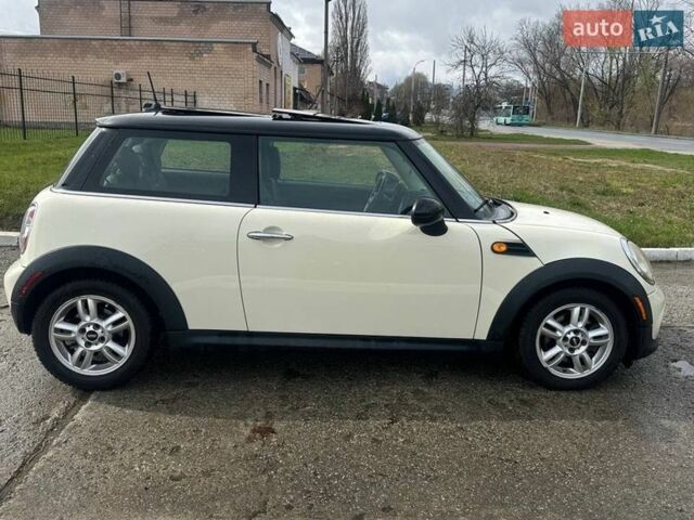 Белый Мини Купер, объемом двигателя 1.6 л и пробегом 83 тыс. км за 7800 $, фото 2 на Automoto.ua