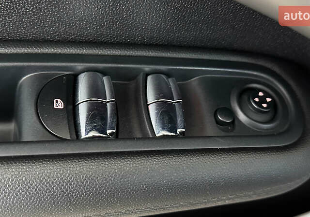 Белый Мини Купер, объемом двигателя 2 л и пробегом 201 тыс. км за 10950 $, фото 6 на Automoto.ua