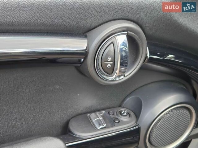 Білий Міні Cooper, об'ємом двигуна 2 л та пробігом 156 тис. км за 9999 $, фото 11 на Automoto.ua