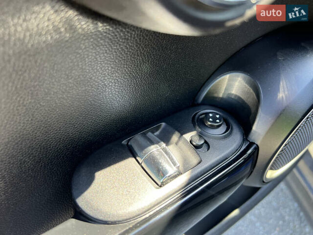 Белый Мини Купер, объемом двигателя 2 л и пробегом 133 тыс. км за 13333 $, фото 19 на Automoto.ua