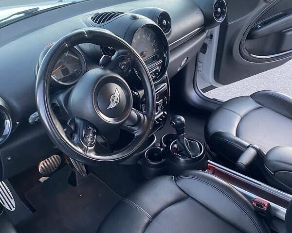 Білий Міні Cooper, об'ємом двигуна 1.6 л та пробігом 159 тис. км за 12500 $, фото 11 на Automoto.ua