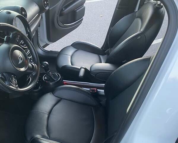 Білий Міні Cooper, об'ємом двигуна 1.6 л та пробігом 159 тис. км за 12500 $, фото 10 на Automoto.ua