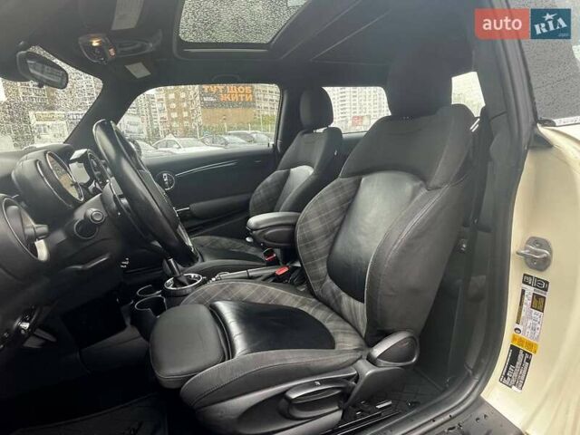 Білий Міні Cooper, об'ємом двигуна 2 л та пробігом 154 тис. км за 15690 $, фото 10 на Automoto.ua