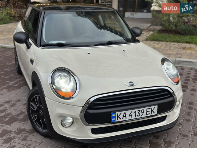 Білий Міні Cooper, об'ємом двигуна 1.3 л та пробігом 122 тис. км за 5999 $, фото 20 на Automoto.ua