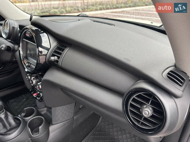 Білий Міні Cooper, об'ємом двигуна 1.3 л та пробігом 122 тис. км за 5999 $, фото 40 на Automoto.ua