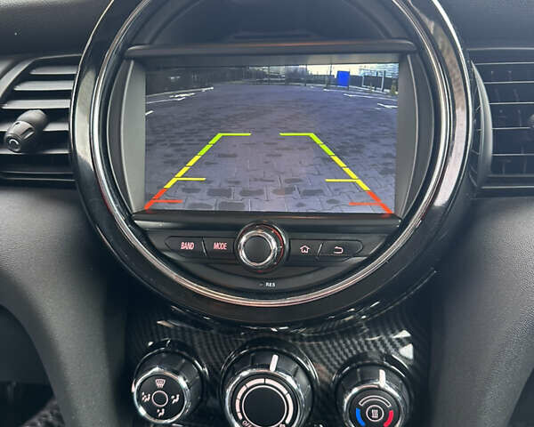 Білий Міні Cooper, об'ємом двигуна 1.3 л та пробігом 122 тис. км за 5999 $, фото 24 на Automoto.ua