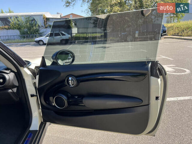 Белый Мини Купер, объемом двигателя 2 л и пробегом 133 тыс. км за 13333 $, фото 23 на Automoto.ua