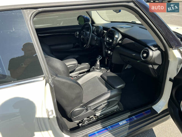 Белый Мини Купер, объемом двигателя 2 л и пробегом 133 тыс. км за 13333 $, фото 28 на Automoto.ua