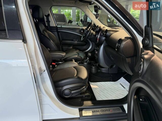Білий Міні Cooper, об'ємом двигуна 1.6 л та пробігом 130 тис. км за 9999 $, фото 16 на Automoto.ua