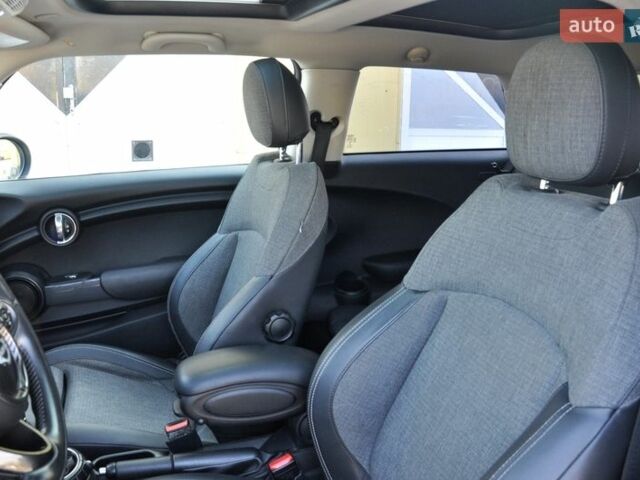 Белый Мини Купер, объемом двигателя 1.5 л и пробегом 158 тыс. км за 10600 $, фото 16 на Automoto.ua