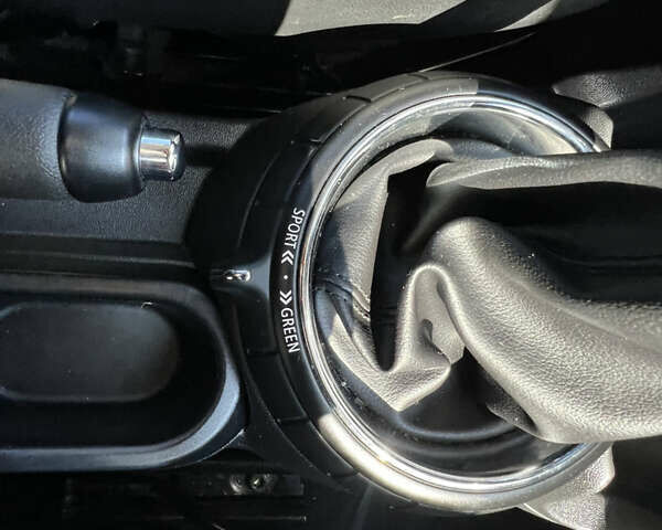 Білий Міні Cooper, об'ємом двигуна 2 л та пробігом 133 тис. км за 13333 $, фото 34 на Automoto.ua
