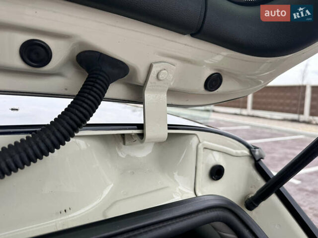 Білий Міні Cooper, об'ємом двигуна 1.3 л та пробігом 122 тис. км за 5999 $, фото 44 на Automoto.ua