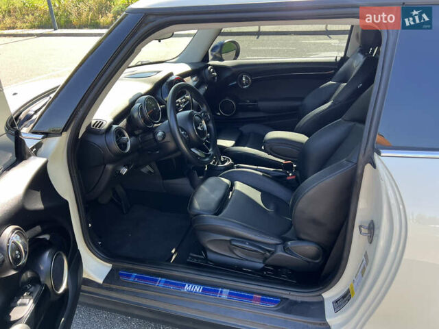 Білий Міні Cooper, об'ємом двигуна 2 л та пробігом 133 тис. км за 13333 $, фото 18 на Automoto.ua
