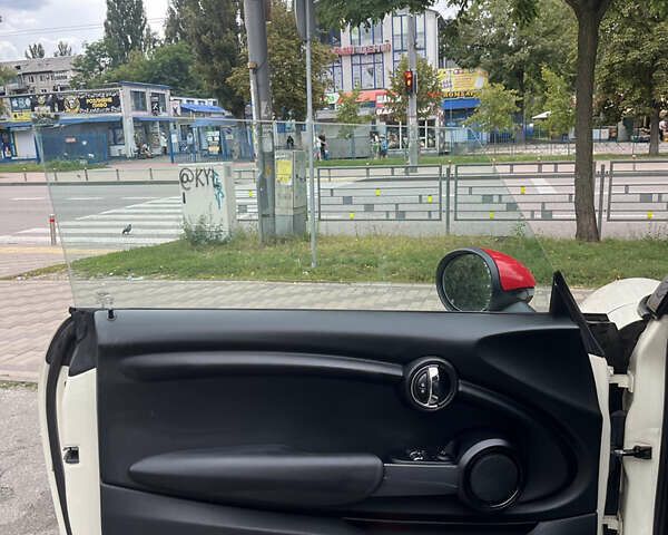 Белый Мини Купер, объемом двигателя 1.5 л и пробегом 156 тыс. км за 12500 $, фото 14 на Automoto.ua