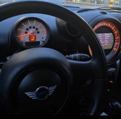 Белый Мини Купер, объемом двигателя 2 л и пробегом 151 тыс. км за 12000 $, фото 3 на Automoto.ua