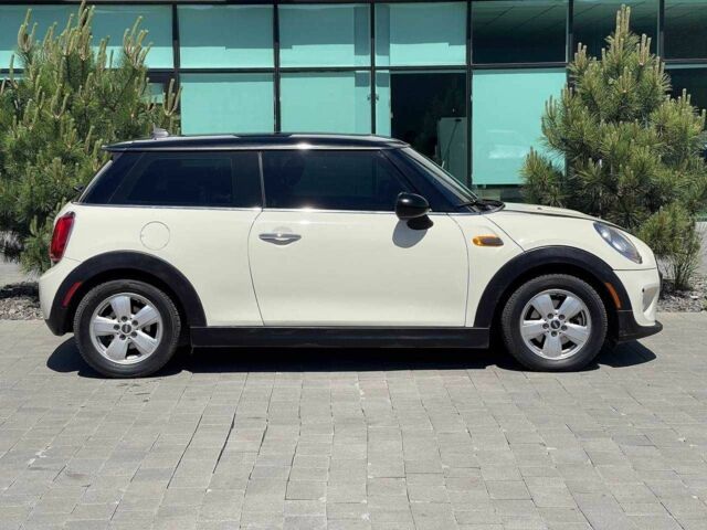 Білий Міні Cooper, об'ємом двигуна 1.5 л та пробігом 115 тис. км за 1100 $, фото 3 на Automoto.ua