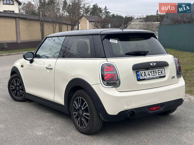 Білий Міні Cooper, об'ємом двигуна 1.3 л та пробігом 122 тис. км за 5900 $, фото 2 на Automoto.ua