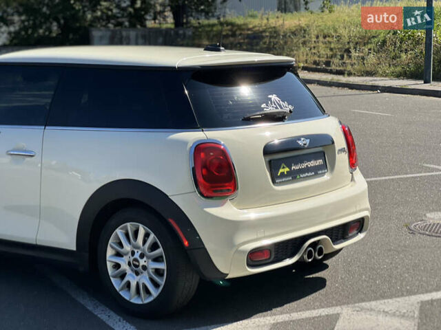 Белый Мини Купер, объемом двигателя 2 л и пробегом 133 тыс. км за 13333 $, фото 9 на Automoto.ua