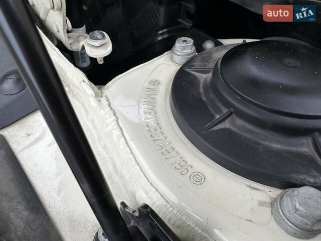 Білий Міні Cooper, об'ємом двигуна 1.3 л та пробігом 122 тис. км за 5999 $, фото 53 на Automoto.ua