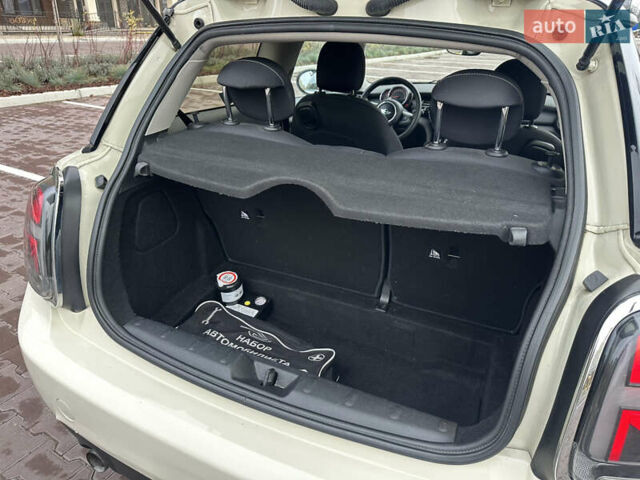 Білий Міні Cooper, об'ємом двигуна 1.3 л та пробігом 122 тис. км за 5999 $, фото 42 на Automoto.ua