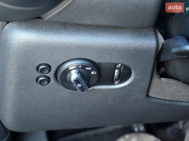 Белый Мини Купер, объемом двигателя 1.5 л и пробегом 158 тыс. км за 10600 $, фото 24 на Automoto.ua