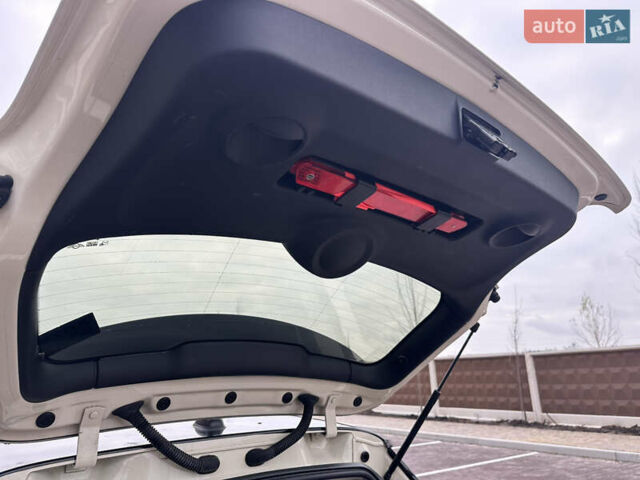 Білий Міні Cooper, об'ємом двигуна 1.3 л та пробігом 122 тис. км за 5999 $, фото 47 на Automoto.ua