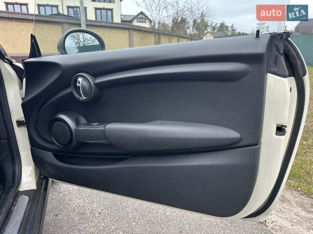 Білий Міні Cooper, об'ємом двигуна 1.3 л та пробігом 122 тис. км за 5900 $, фото 18 на Automoto.ua