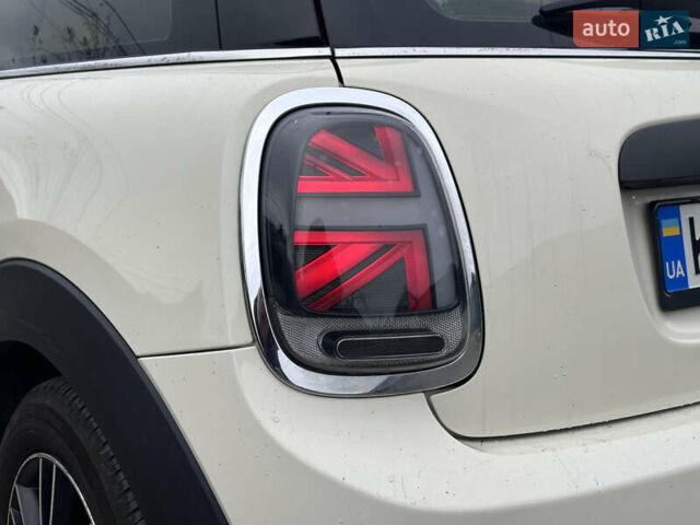 Білий Міні Cooper, об'ємом двигуна 1.3 л та пробігом 122 тис. км за 5900 $, фото 6 на Automoto.ua