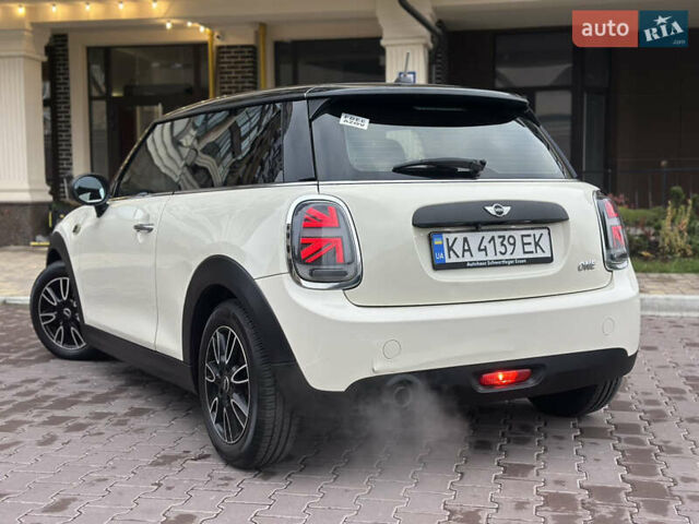 Білий Міні Cooper, об'ємом двигуна 1.3 л та пробігом 122 тис. км за 5999 $, фото 2 на Automoto.ua