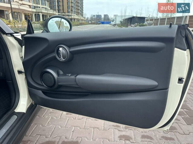 Білий Міні Cooper, об'ємом двигуна 1.3 л та пробігом 122 тис. км за 5999 $, фото 37 на Automoto.ua