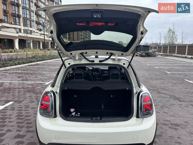 Білий Міні Cooper, об'ємом двигуна 1.3 л та пробігом 122 тис. км за 5999 $, фото 46 на Automoto.ua
