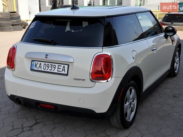 Белый Мини Купер, объемом двигателя 1.5 л и пробегом 158 тыс. км за 10600 $, фото 7 на Automoto.ua