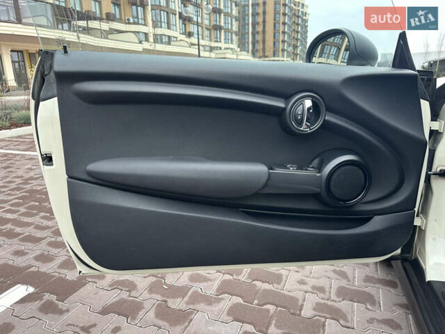Білий Міні Cooper, об'ємом двигуна 1.3 л та пробігом 122 тис. км за 5999 $, фото 28 на Automoto.ua