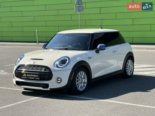 Белый Мини Купер, объемом двигателя 2 л и пробегом 133 тыс. км за 13333 $, фото 3 на Automoto.ua