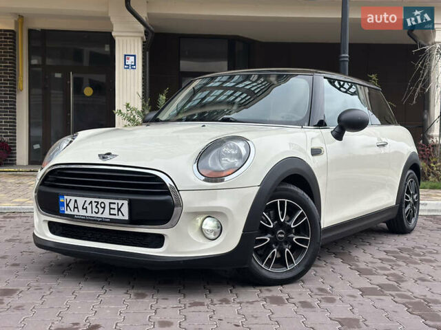 Білий Міні Cooper, об'ємом двигуна 1.3 л та пробігом 122 тис. км за 5999 $, фото 12 на Automoto.ua
