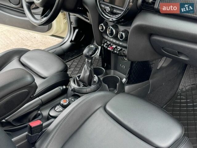 Білий Міні Cooper, об'ємом двигуна 1.5 л та пробігом 135 тис. км за 13500 $, фото 7 на Automoto.ua