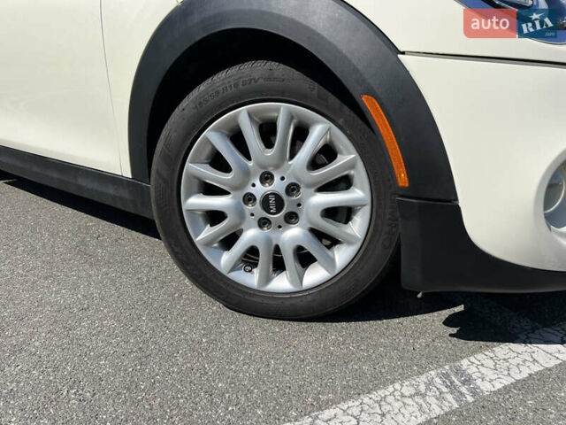 Белый Мини Купер, объемом двигателя 2 л и пробегом 133 тыс. км за 13333 $, фото 11 на Automoto.ua