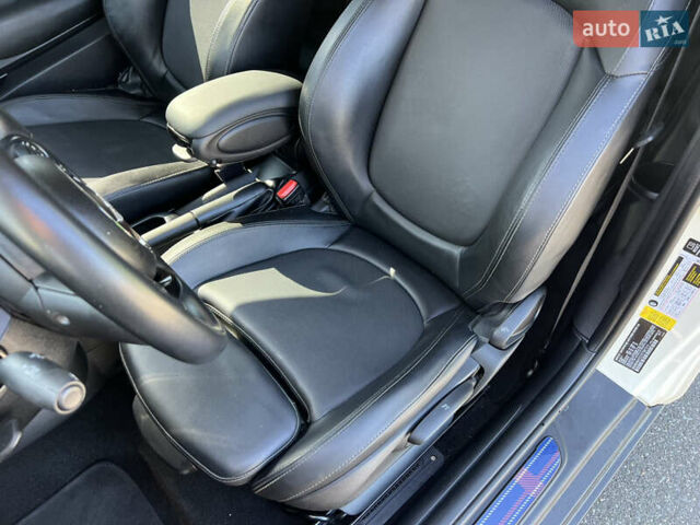 Белый Мини Купер, объемом двигателя 2 л и пробегом 133 тыс. км за 13333 $, фото 21 на Automoto.ua