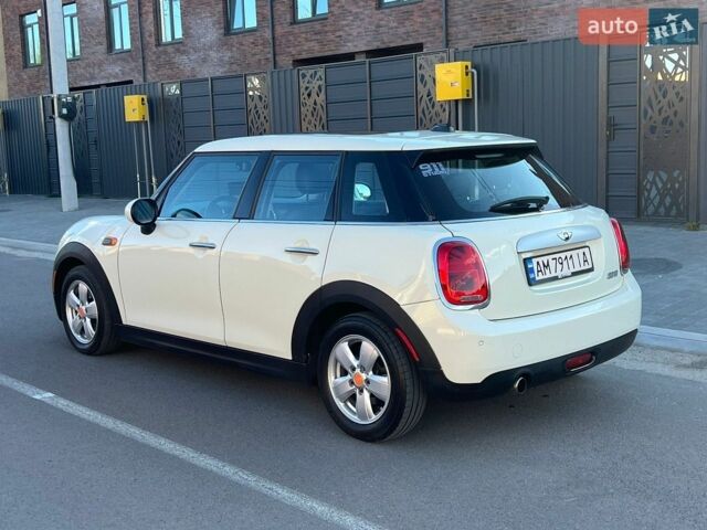 Білий Міні Cooper, об'ємом двигуна 1.5 л та пробігом 204 тис. км за 9999 $, фото 17 на Automoto.ua