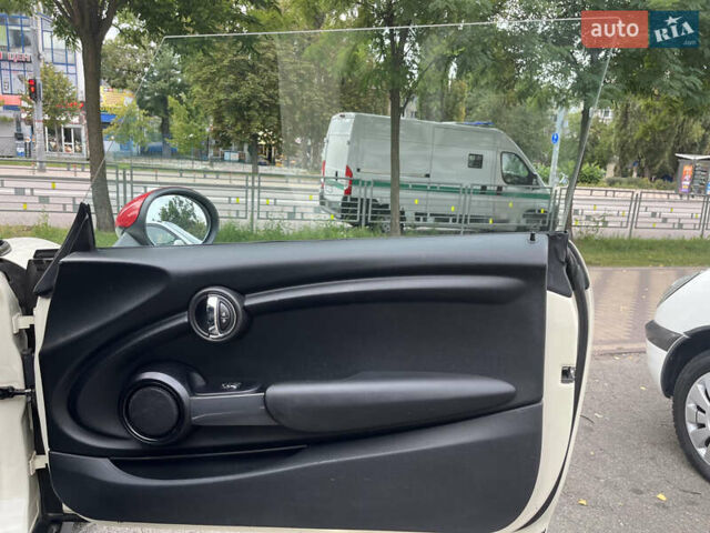 Белый Мини Купер, объемом двигателя 1.5 л и пробегом 156 тыс. км за 12500 $, фото 12 на Automoto.ua