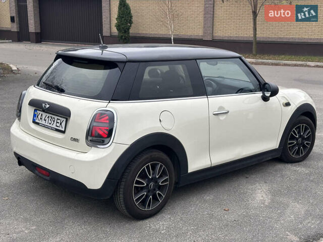 Білий Міні Cooper, об'ємом двигуна 1.3 л та пробігом 122 тис. км за 5900 $, фото 5 на Automoto.ua