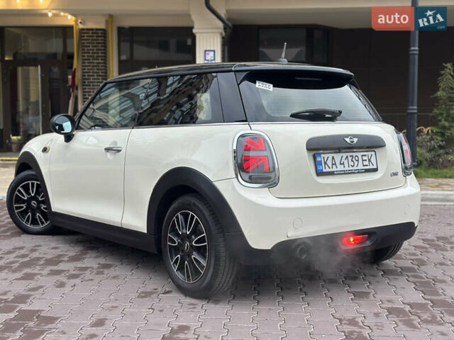 Білий Міні Cooper, об'ємом двигуна 1.3 л та пробігом 122 тис. км за 5999 $, фото 3 на Automoto.ua