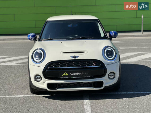 Белый Мини Купер, объемом двигателя 2 л и пробегом 133 тыс. км за 13333 $, фото 2 на Automoto.ua